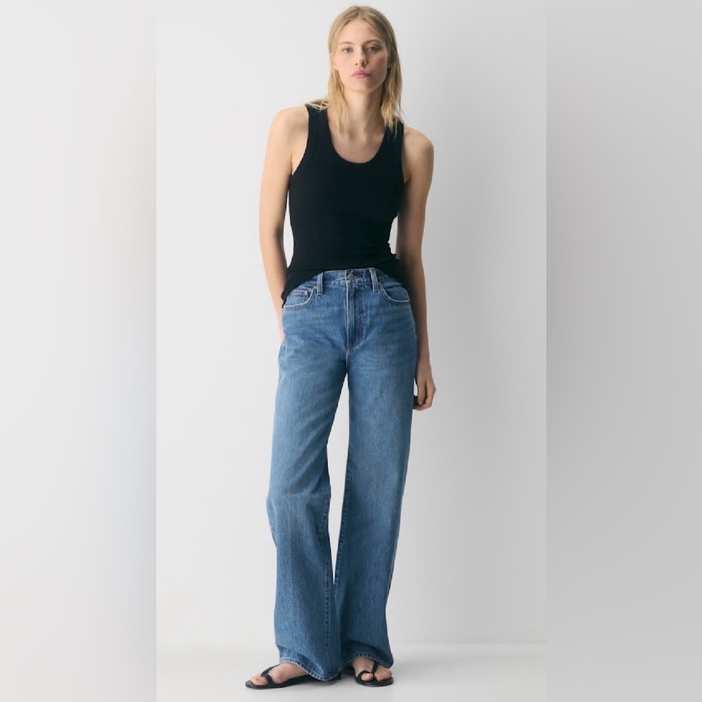 Aritzia Farrah Hi Rise Wide Leg Jeans- like new (worn once)